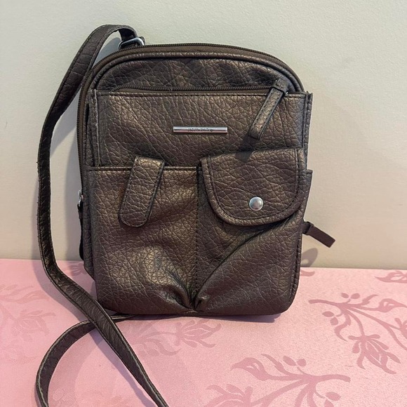 Jaclyn Smith Crossbody - Picture 1 of 7